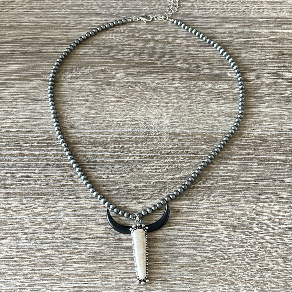 Horn Pendant Necklace N960 - Picture 2 of 4